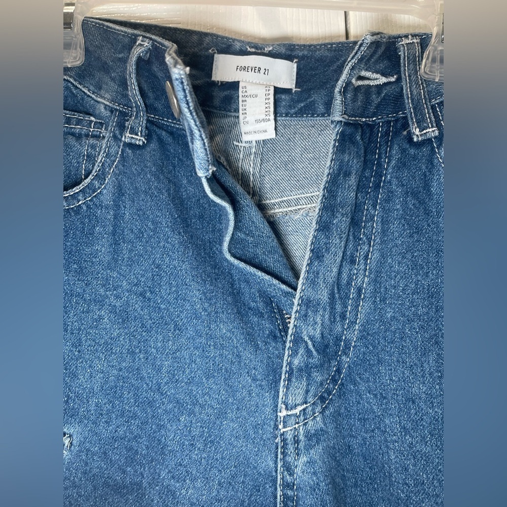 Forever 21 Cargo Relaxed Blue Jeans for Effortless Style - Picture 4 of 10